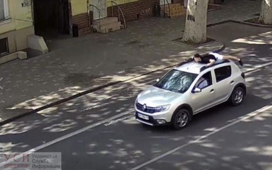 Одесские патрульные нашли водителя, который возил пассажира на крыше (фото) «фото»