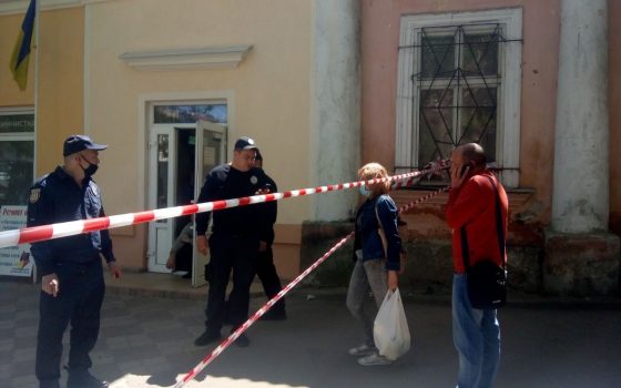 Торговую возле обвалившегося дома перекрыли: без скандалов и пробок не обходится (фото) «фото»