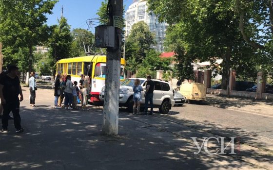 На Французском бульваре заблокировано движение трамваев (фото) ОБНОВЛЕНО «фото»