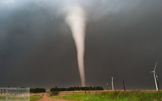 В Одесской области пронесся огромный смерч (видео) «фото»