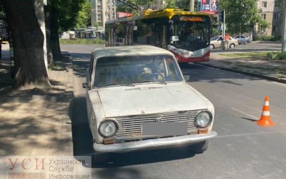 На Адмиральском проспекте четверо детей попали под колеса автомобиля, переходя дорогу на зеленый свет (фото) «фото»