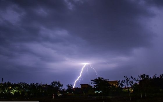 Летний ливень в Одессе затопил улицы (видео) «фото»