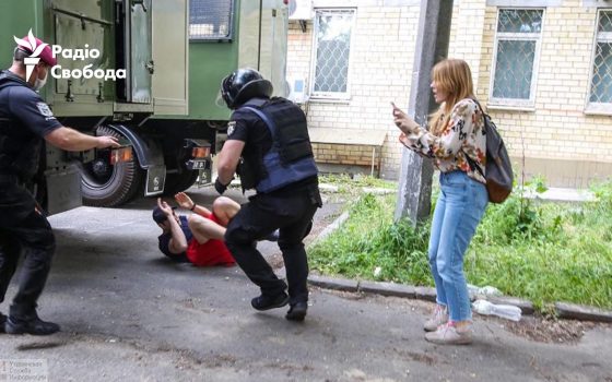 В ходе потасовки у суда Киева во время рассмотрения “дела Стерненко” полиция задержала 5 человек «фото»