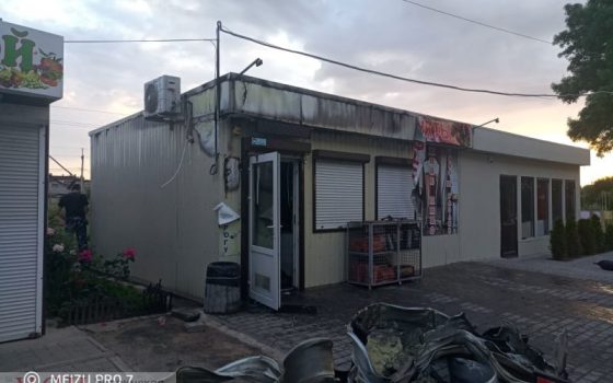 Ночью под Одессой горел магазин (фото) «фото»