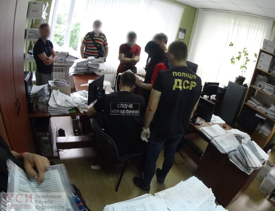 В Одессе на взятке поймали чиновника исполнительной службы (фото) «фото»