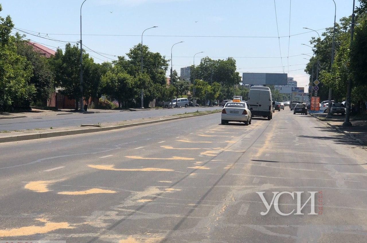 Одесские дорожники проверят смолу, которая расплавилась на дорогах и запачкала все машины (фото, видео) «фото»