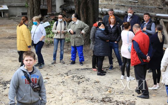 Мы все на катакомбах: застройщик крушит дома на Екатерининской и прячется от встречи с жильцами (фото, видео) «фото»