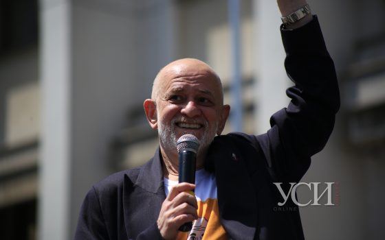 “Ро наш Бро” – больше тысячи одесситов вышли на митинг в поддержку Ройтбурда (видео, фоторепортаж) «фото»