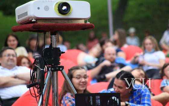 Бесплатное кино под открытым небом собрало аншлаг в парке Шевченко (фоторепортаж) «фото»