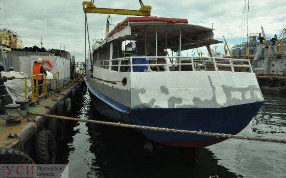 В Одессе спустили на воду пассажирский теплоход после ремонта (фото) «фото»