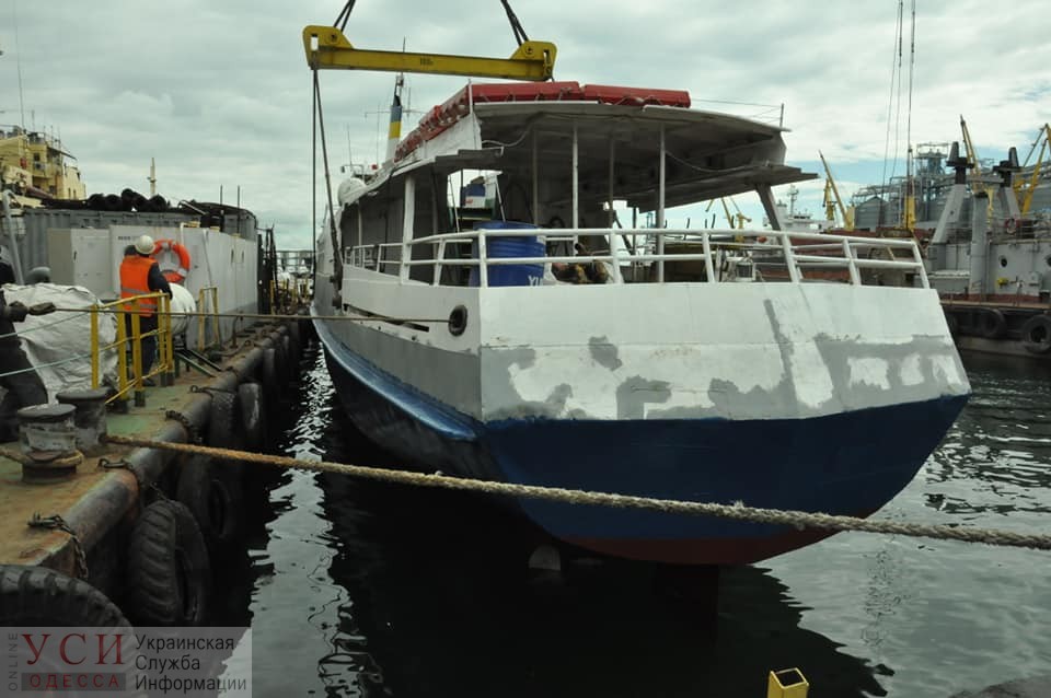 В Одессе спустили на воду пассажирский теплоход после ремонта (фото) «фото»