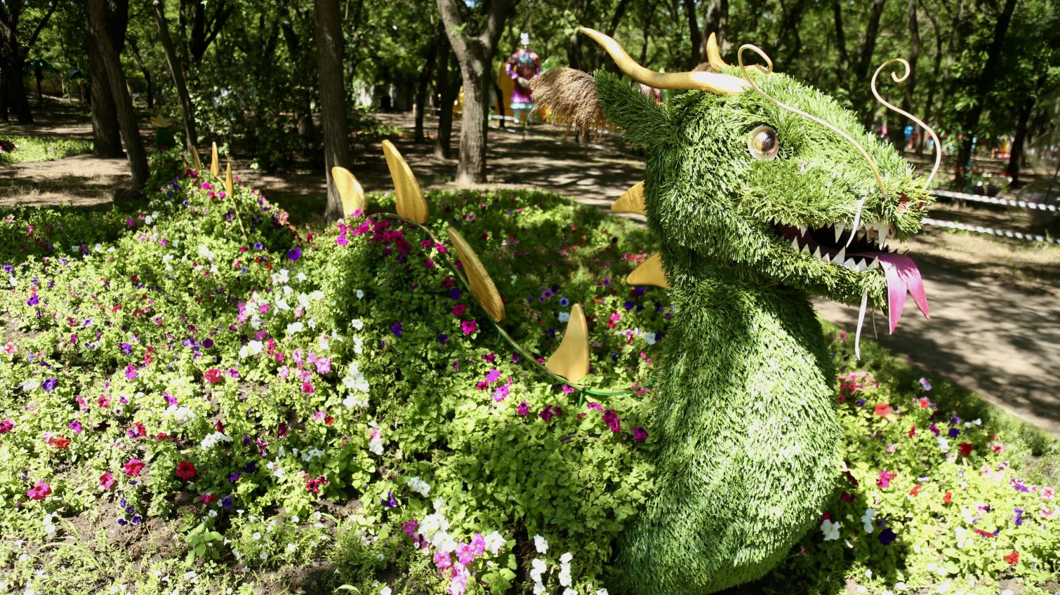100 тысяч цветов: в парке Савицкого открылась необычная выставка (фоторепортаж) «фото»