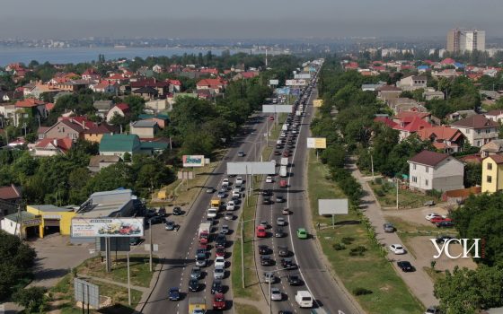 Адские пробки и нервные водители: на поселке Котовского заработали полосы для общественного транспорта (фото, видео) «фото»