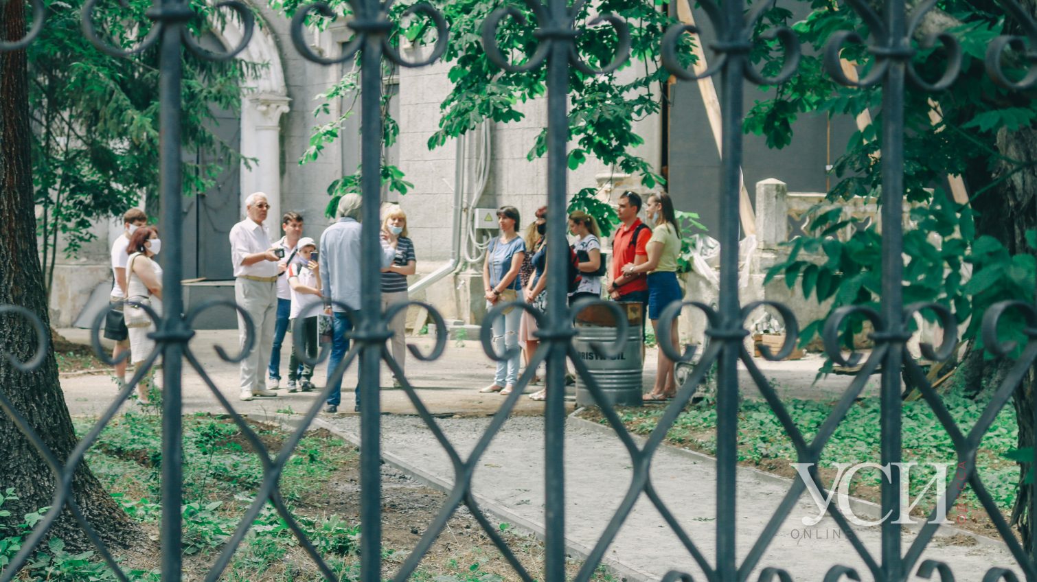 Волонтеры провели экскурсию по законсервированному памятнику архитектуры на Французском бульваре (фоторепортаж) «фото»