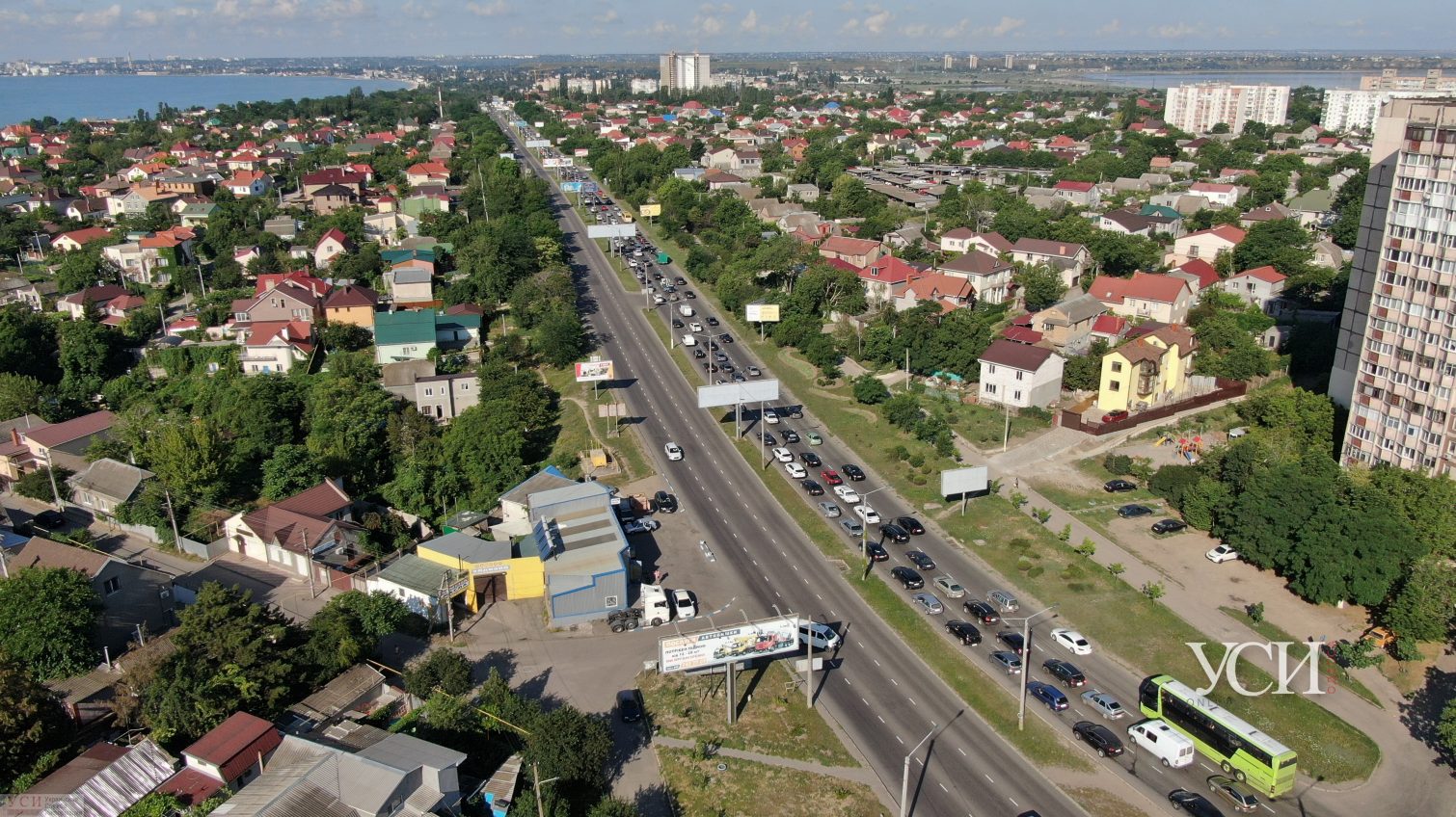 Выделенную полосу на поселке Котовского укоротили, но пробки все равно остались (фото) «фото»