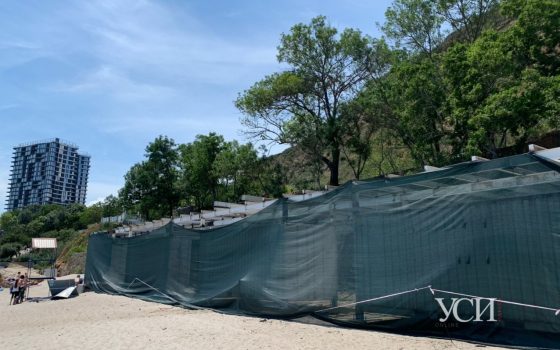 “Филиал 7 километра” появился на пляже вблизи Аркадии (видео) «фото»