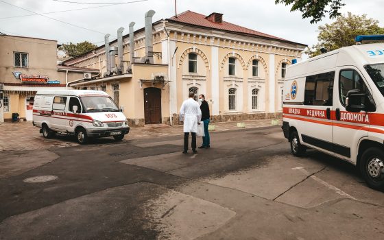 Пострадавший во время обрушения на Ясной, который шагнул с третьего этажа, госпитализирован : его состояние средней тяжести «фото»