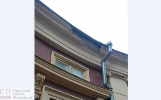 В Одесском худмузее во второй раз обвалился карниз (фото) «фото»