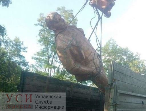 Очередной “последний” Ленин: в Одесской области снесли еще два памятника советскому вождю (фото) «фото»
