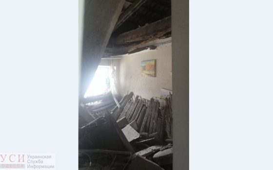 В жилом доме на Молдаванке рухнул потолок: жильца спасла интуиция (фото) ОБНОВЛЕНО «фото»
