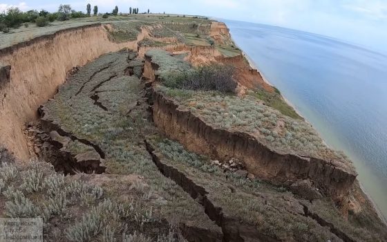 На курорте недалеко от Одессы произошел гигантский оползень (видео) «фото»