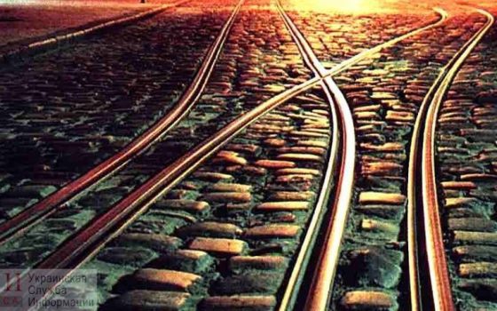 Необычное происшествие в Лузановке: нетрезвый одессит, испугавшись машины, угодил под трамвай «фото»