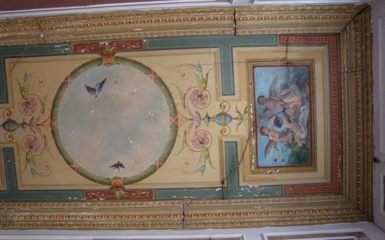 В историческом центре Одессы уничтожают уникальные старинные фрески (фото) «фото»