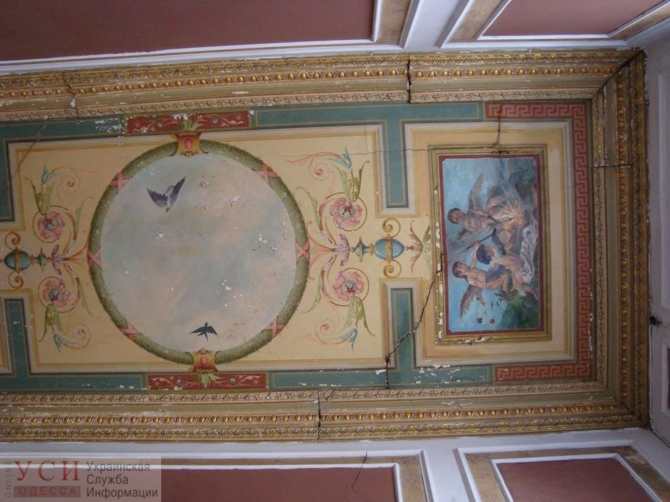 В историческом центре Одессы уничтожают уникальные старинные фрески (фото) «фото»