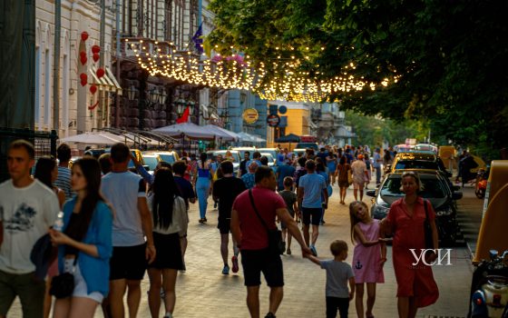 Туристы доехали: центр Одессы полон людей (фоторепортаж) «фото»