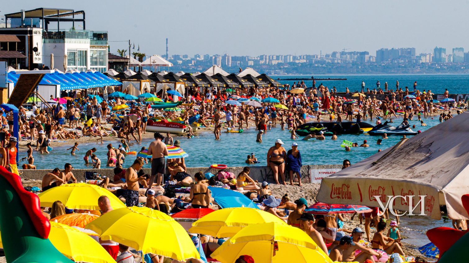 В “очереди” к морю: Одесские пляжи переполнены туристами (фоторепортаж) «фото»