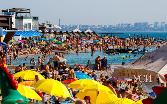В “очереди” к морю: Одесские пляжи переполнены туристами (фоторепортаж) «фото»