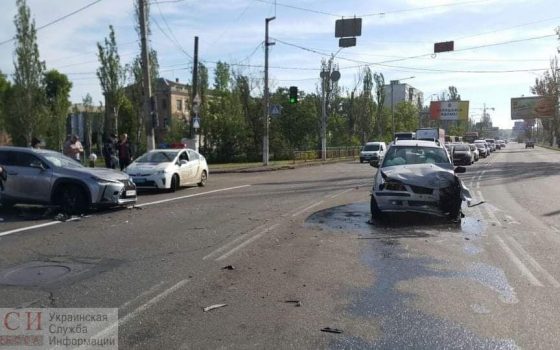 В Лузановке две легковушки не поделили дорогу: есть пострадавшие (фото) «фото»