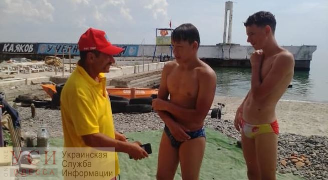 Заплыли за волнорез: на Ланжероне спасли двух подростков (фото) «фото»