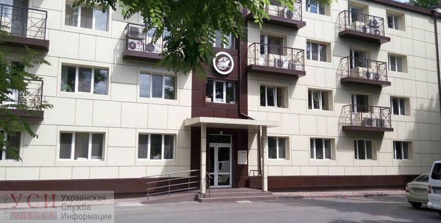 Черноморский порт хочет передать в собственность города общежития, чтобы его работники смогли приватизировать комнаты «фото»