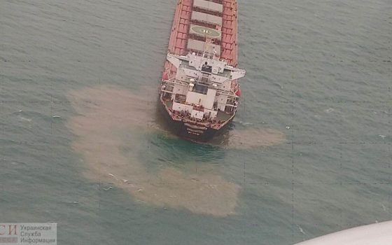 Выброс нечистот в акватории Одессы: капитана оштрафовали на 17 тысяч, пока экоиспекция “воюет” с АМПУ (фото) «фото»