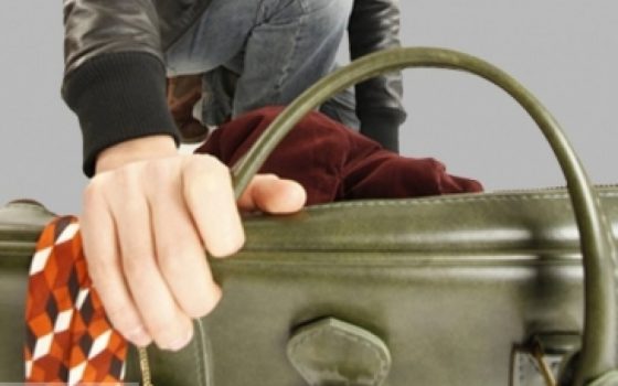 В Одессе военнослужащий заплатит штраф за то, что украл у пенсионерки женскую сумочку «фото»