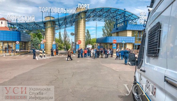 В Черноморске рабочие перекрыли въезды в город: на последнем работающем въезде – огромная пробка (фото, видео) ОБНОВЛЕНО «фото»
