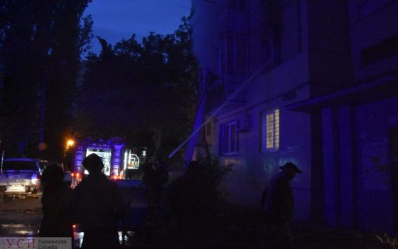 На поселке Котовского горела квартира: эвакуировали 20 человек (фото, видео) «фото»