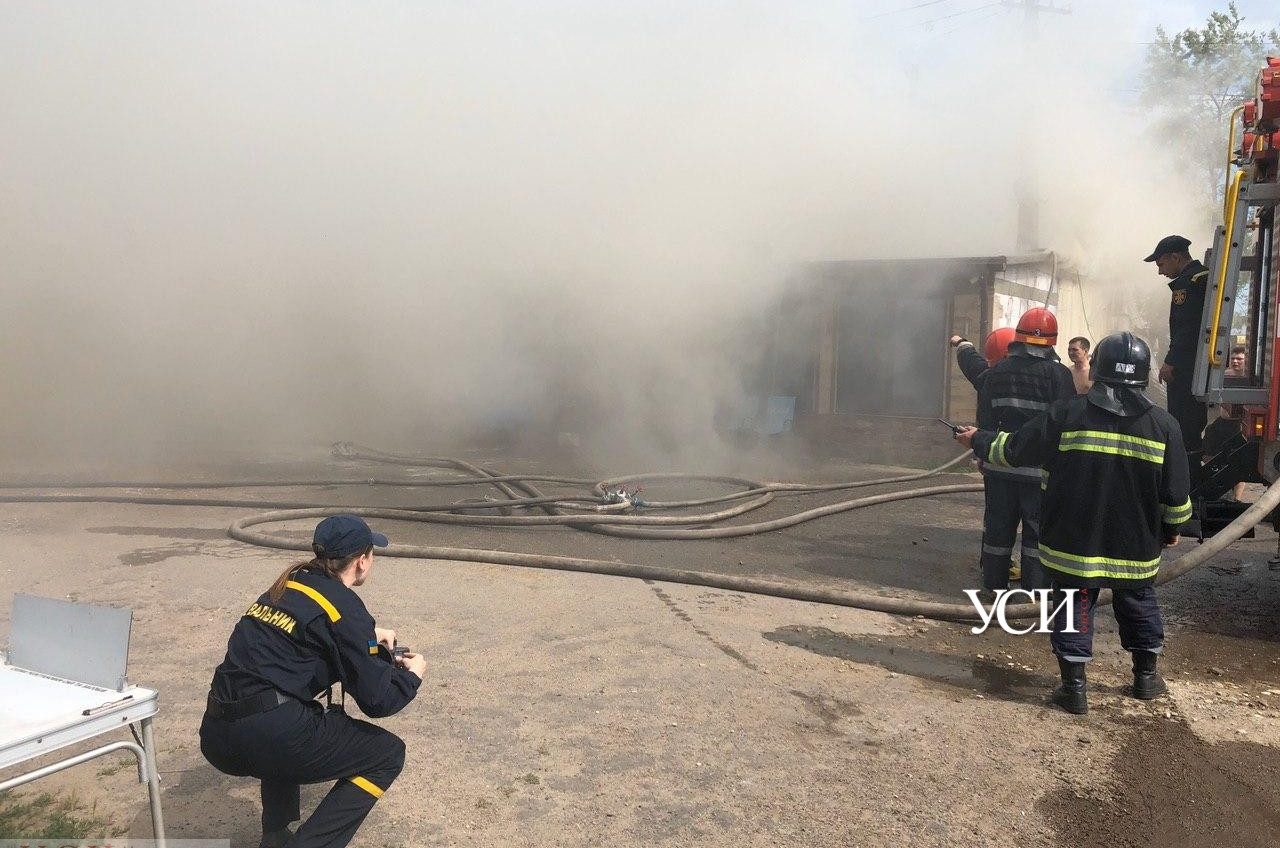 В Лузановке горит ресторан (фото, видео) ОБНОВЛЯЕТСЯ «фото»