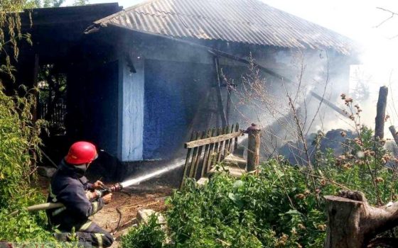 В Подольском районе из-за детских игр с огнем загорелся дом (фото) «фото»