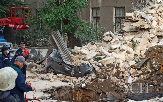 Из обрушившегося дома на Ясной 11 человек поселили на базу отдыха: пока в доме жить нельзя «фото»