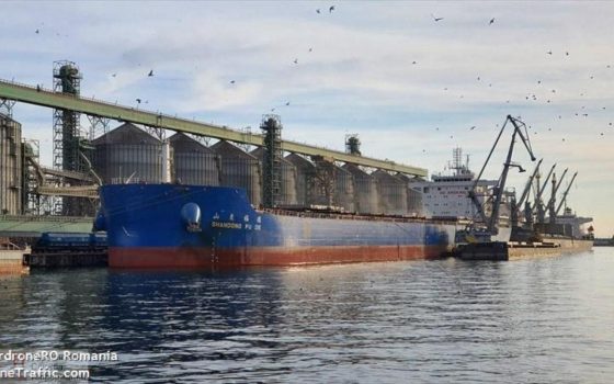 Амстердам откладывается: перегруженный балкер сел на дно в Черноморске ОБНОВЛЕНО «фото»