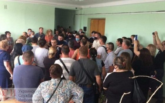 В Болграде протестующие захватили райадминистрацию: власти говорят о провокаторах (видео) «фото»