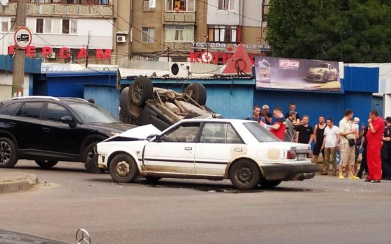 ДТП на Заболотного: перевернулся автомобиль (фото) «фото»