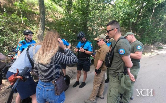 Разборки на Трассе здоровья: водитель электромопеда наехал на ногу замдиректора “Муниципальной варты” (фото) «фото»