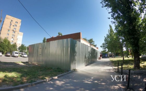 Снова “черные регистраторы”: на улице Малиновского “подрастает” бар (фото) «фото»