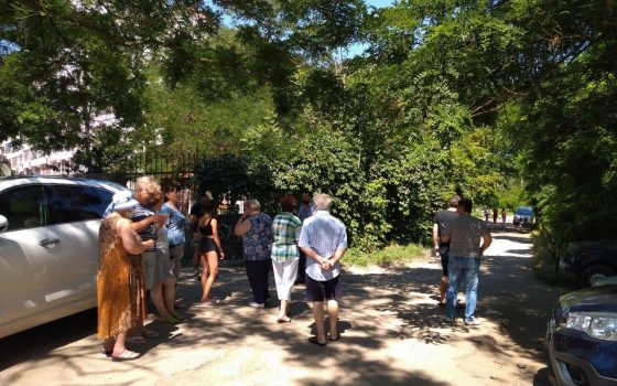 Протест на Французском бульваре: одесситы пытаются не допустить строительства 20-этажки на склоне (фото, видео) «фото»