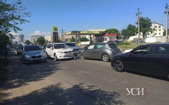 На проспекте Небесной Сотни произошло тройное ДТП (фото) «фото»