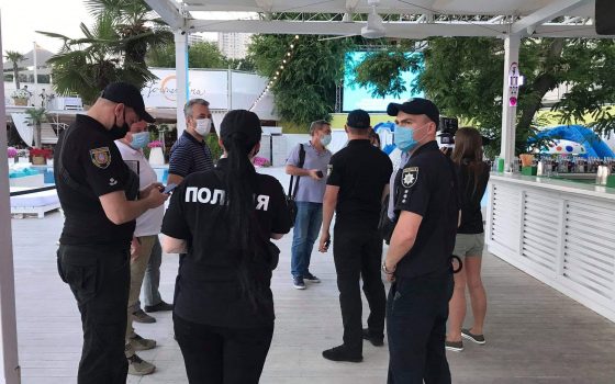 Карантинные проверки: полиция инспектирует ночные клубы Аркадии (фото) «фото»