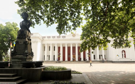 В мэрии урезали две должности уволенных вице-мэров, но добавили ставок в департаментах «фото»